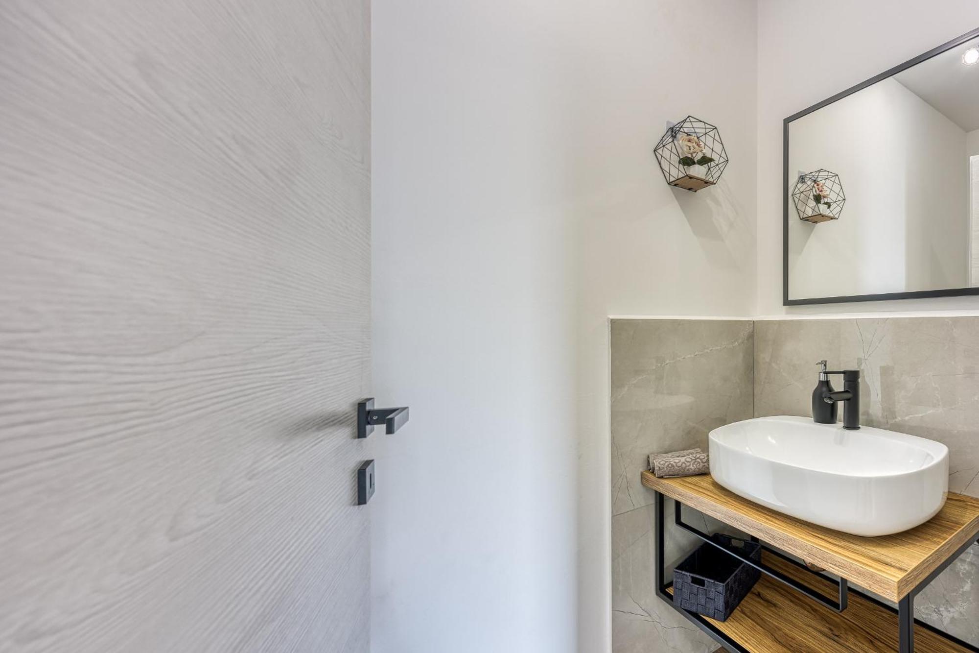 Center Oasis - Private Parking Apartman Pula