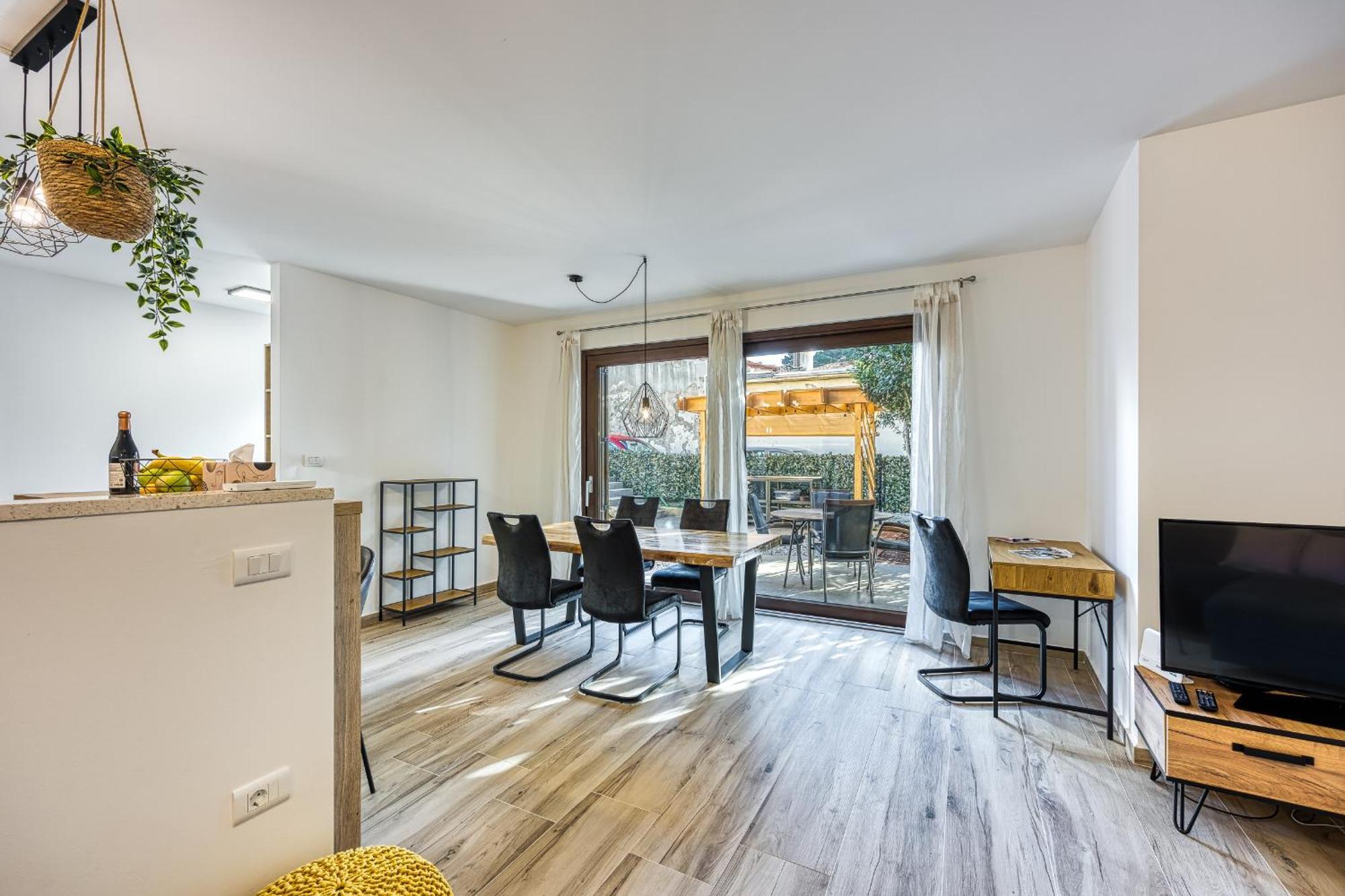Apartment Center Oasis - Private Parking *
