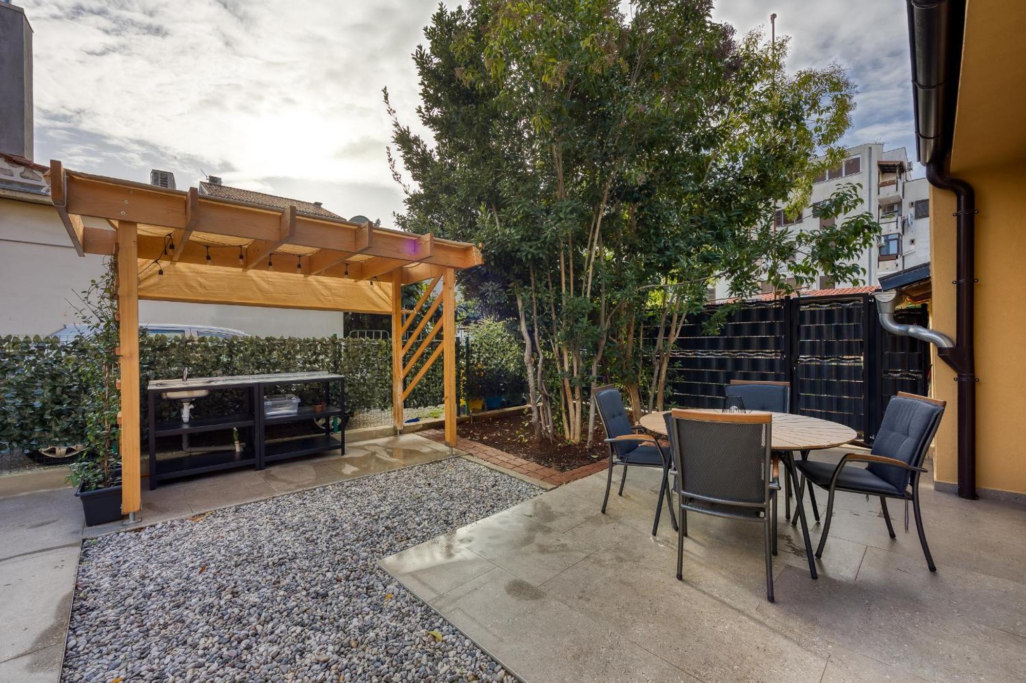 Center Oasis - Private Parking Apartment *