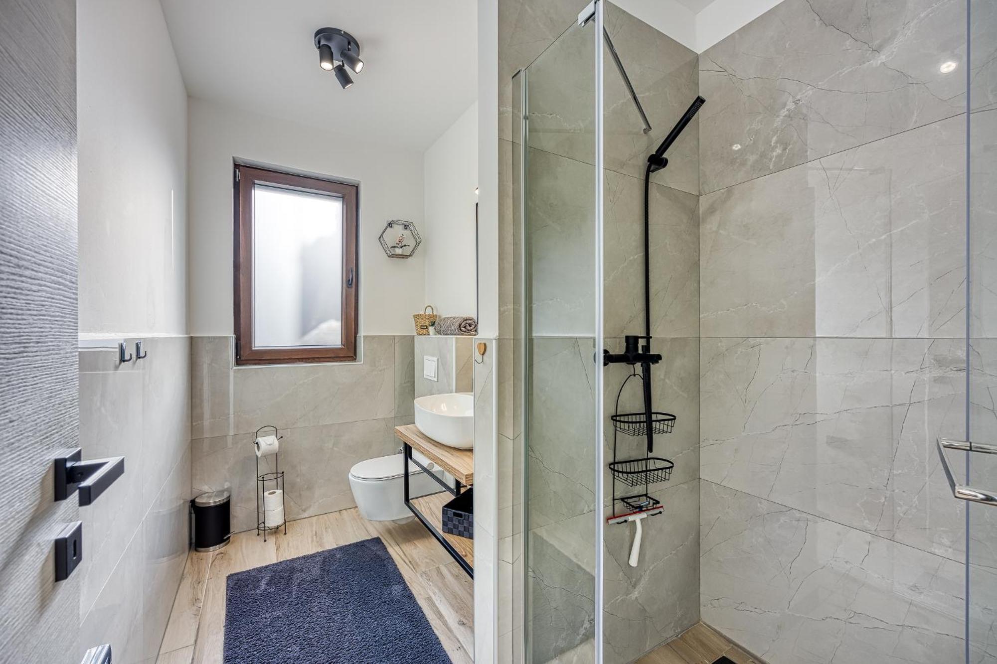 Apartment Center Oasis - Private Parking *